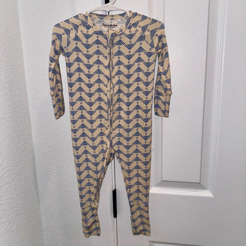 NWOT Brave Little Ones Blue Geometric Triangles Zip Romper 6-12